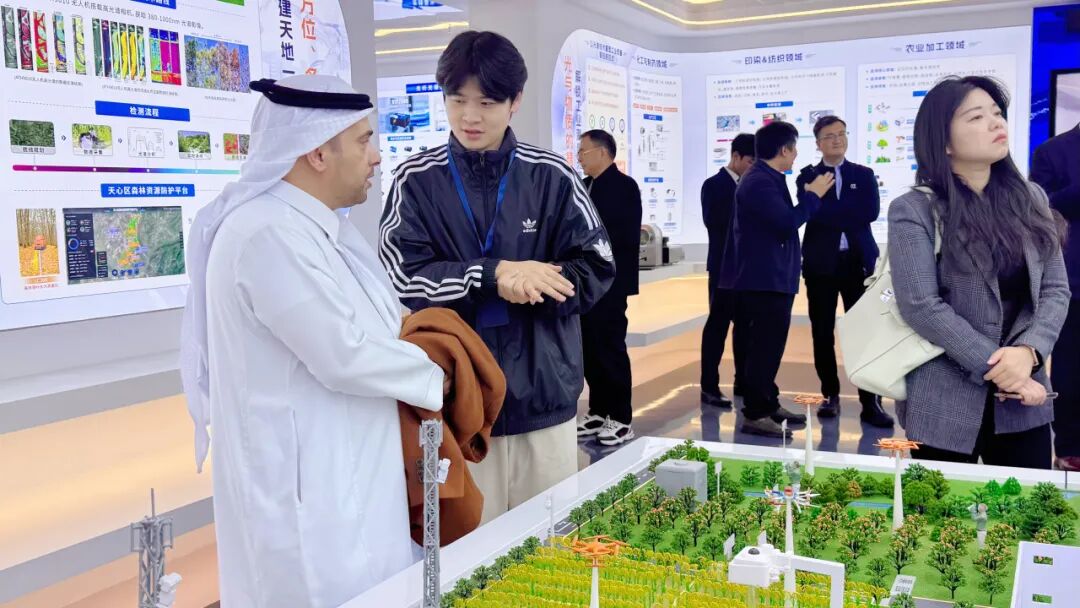 共話合作 共創機遇丨國際企業代表團一行走進奧譜天成參觀交流