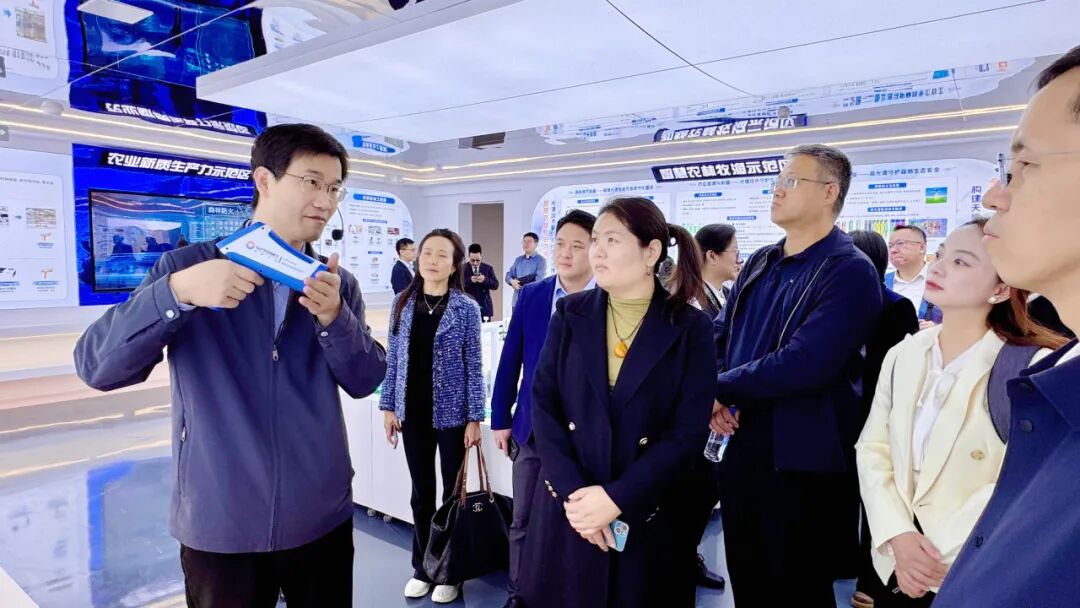 共話合作 共創機遇丨國際企業代表團一行走進奧譜天成參觀交流
